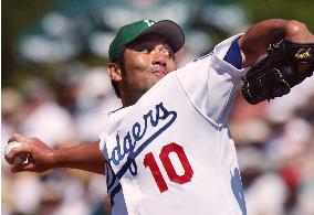 Nomo makes another effective start for Dodgers